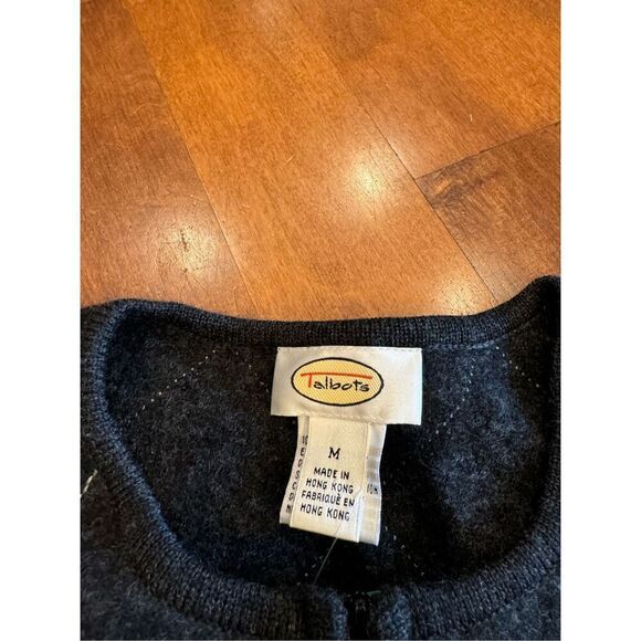 Woman’s 100% wool Talbots snowflake cardigan - Picture 2 of 4